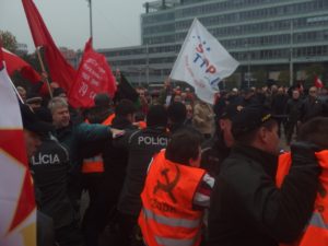 Demonstrace Bratislava 17. 11. 2016 - zásah policie