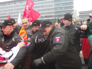 Demonstrace Bratislava 17. 11. 2016 - zásah policie