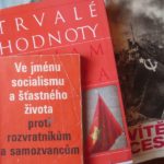 Zátiší - knihy "Trvalé hodnoty" a "Ve jménu socialismu a štastného života proti rozvratníkům a samozvancům"