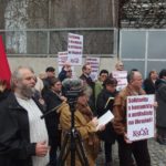 Foto ze shromáždění na vyjádření solidarity s komunisty, levicovými aktivisty a antifašisty na Ukrajině před ukrajinským velvyslanectvím - 11. dubna 2016