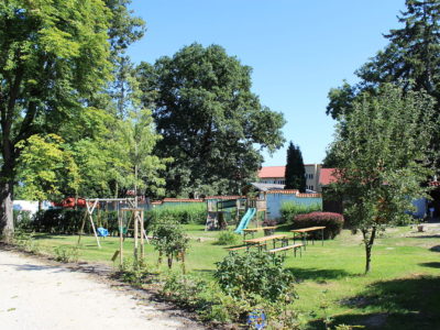 Zámek Liteň park
